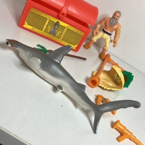 ISLAND MAN by Fisher-Price - Picture 7 of 9